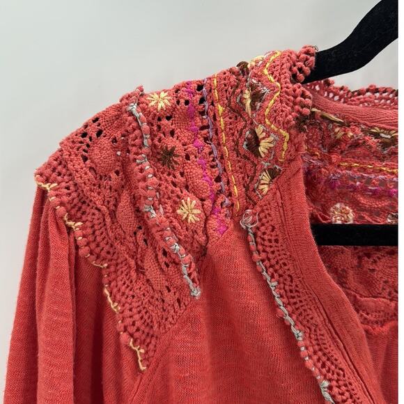 FREE PEOPLE CAMELIA SIESTA FIESTA CROCHET TRIM LONG SLEEVE TOP size M loose fit - Picture 3 of 8